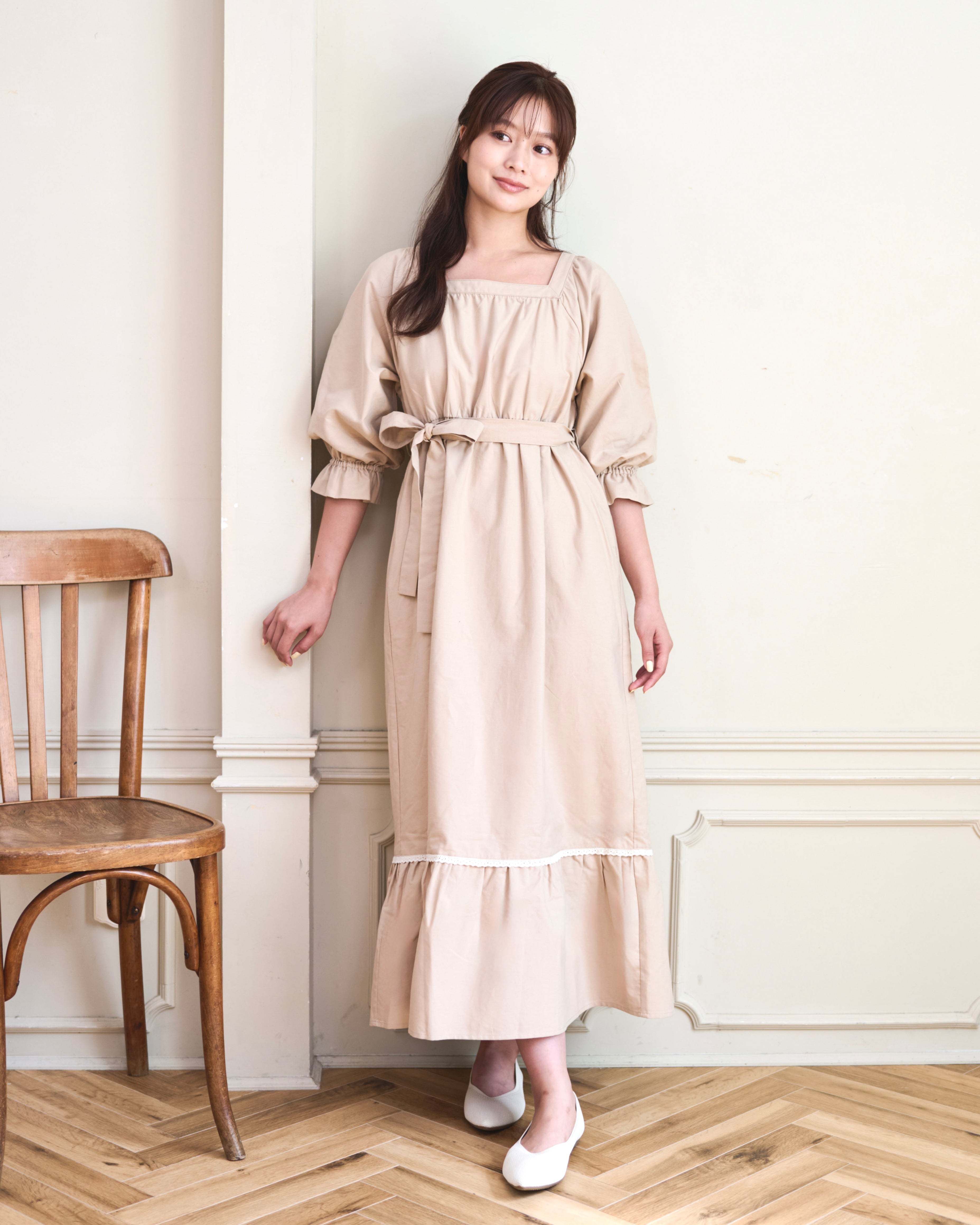square-neckline dress〈11月下旬〜12月上旬お届け〉