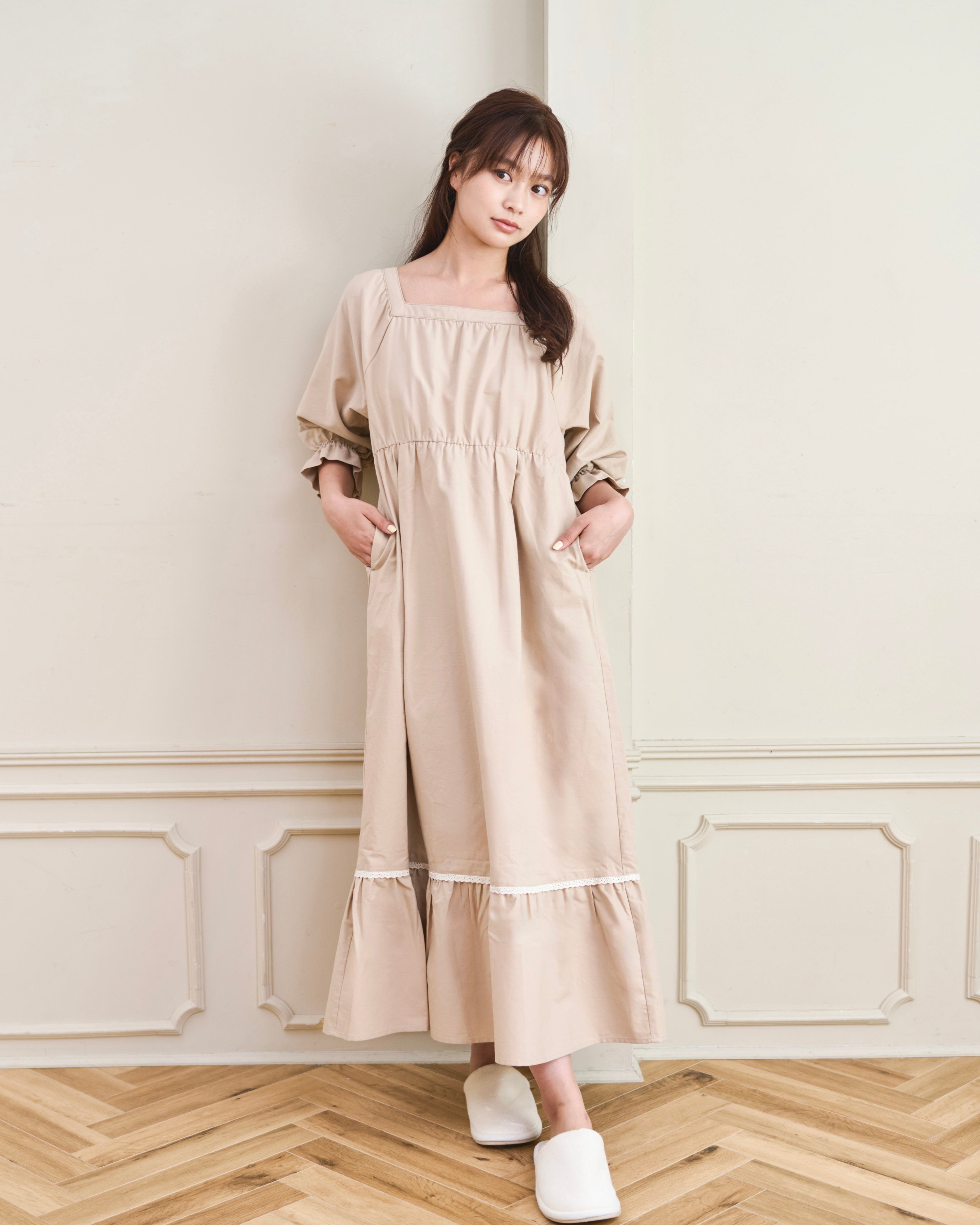 square-neckline dress〈11月下旬〜12月上旬お届け〉