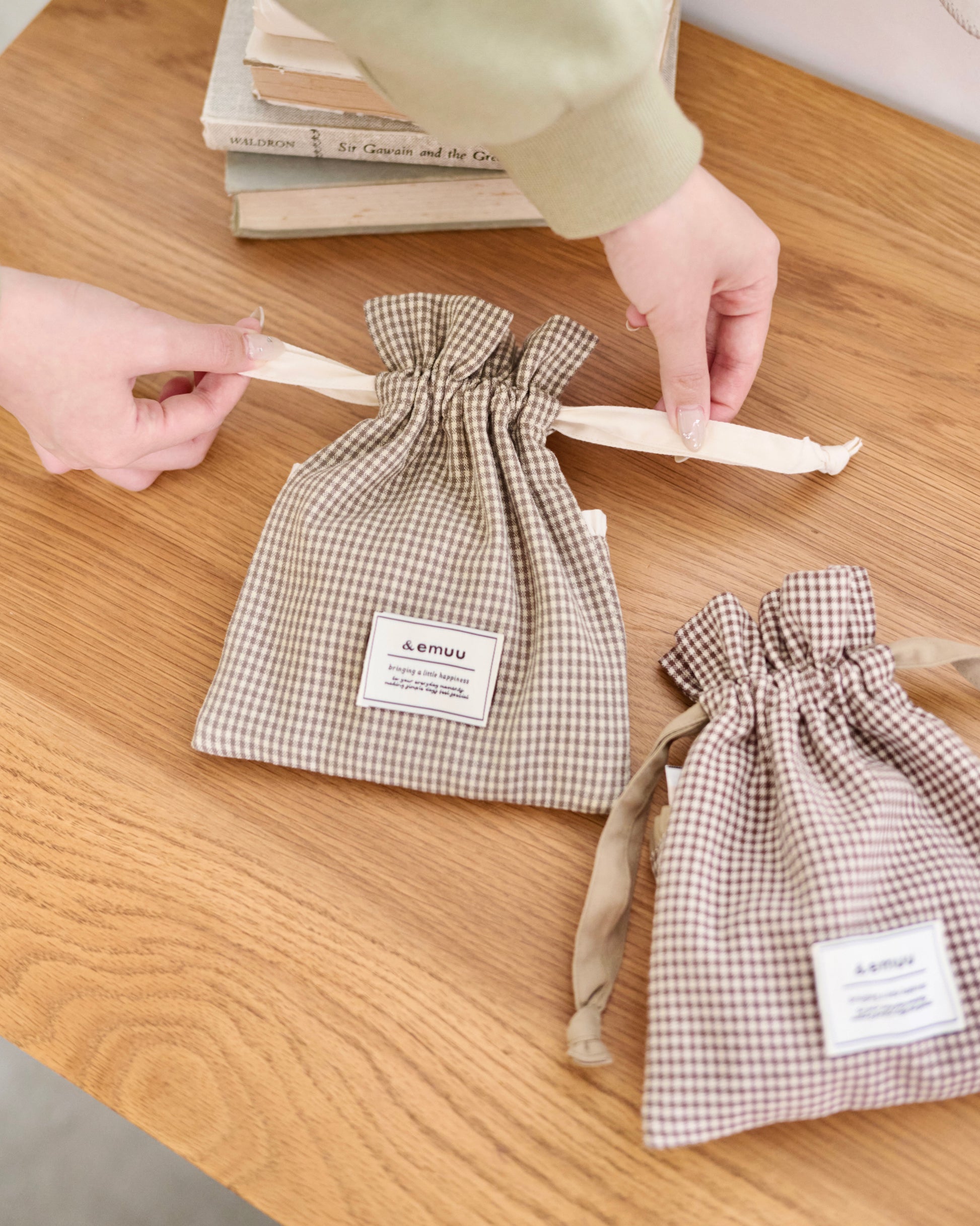 gingham drawstring pouch〈3月下旬〜4月上旬お届け〉