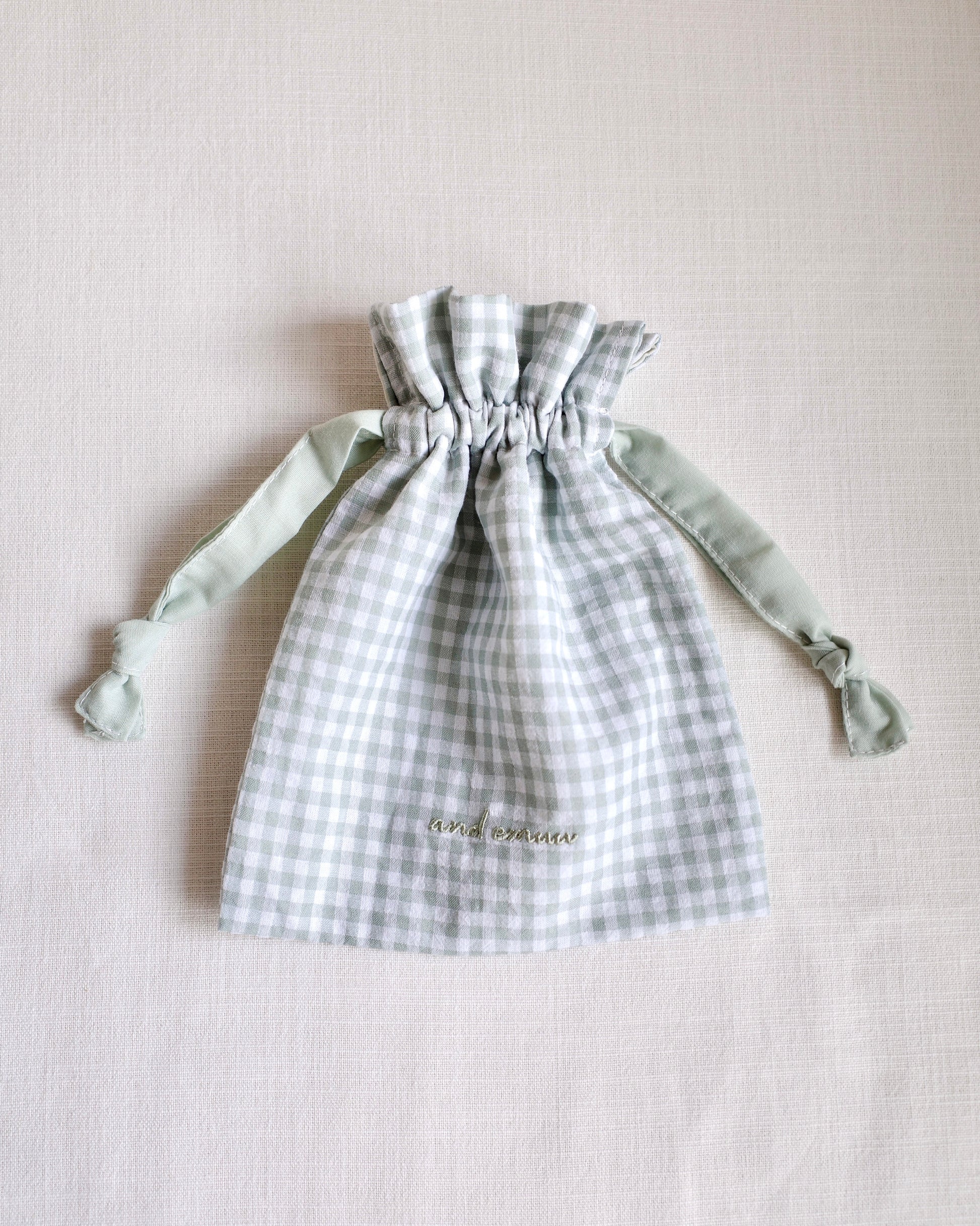 checked fabric pouch〈10月上旬〜10月中旬お届け〉