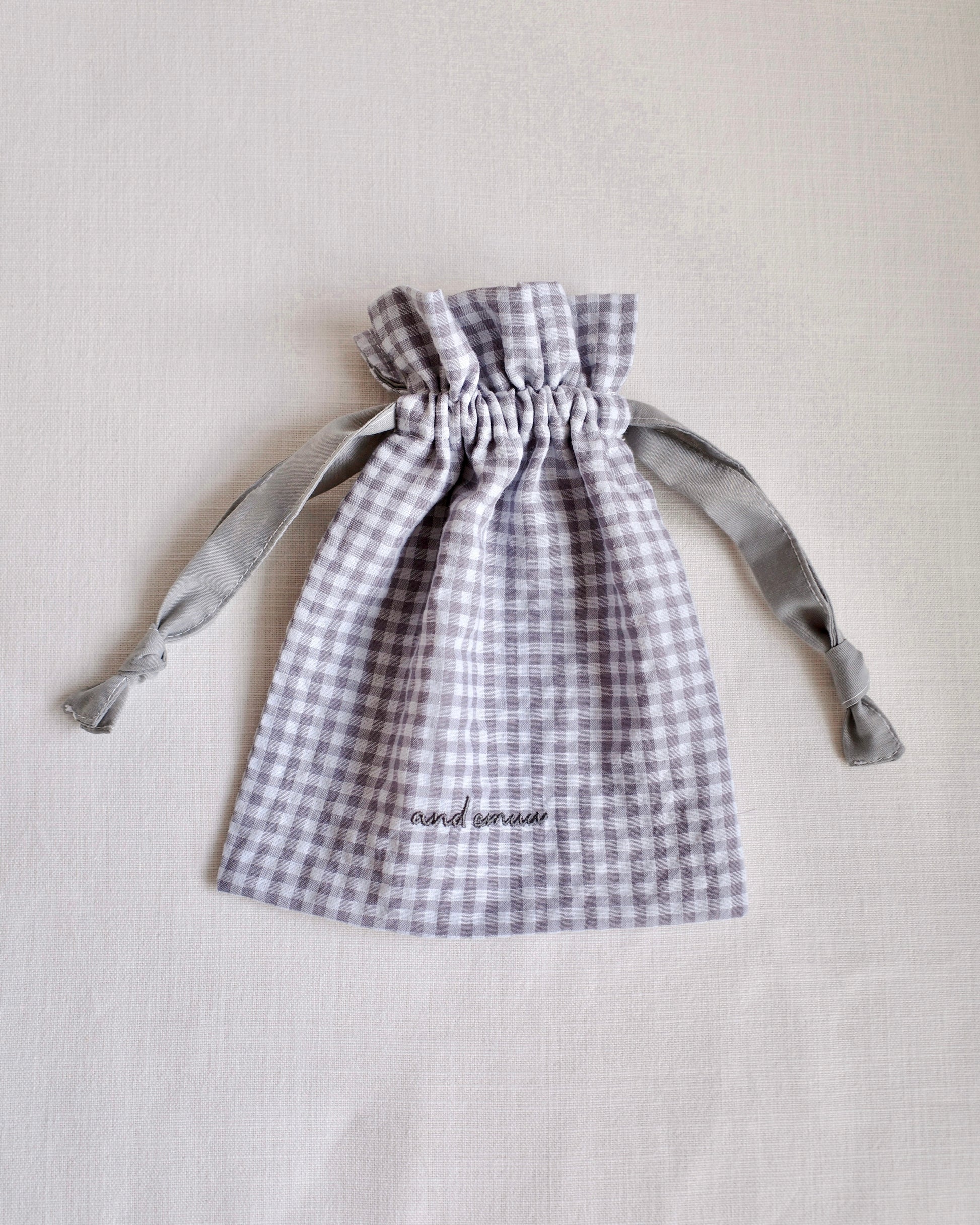 checked fabric pouch〈10月上旬〜10月中旬お届け〉