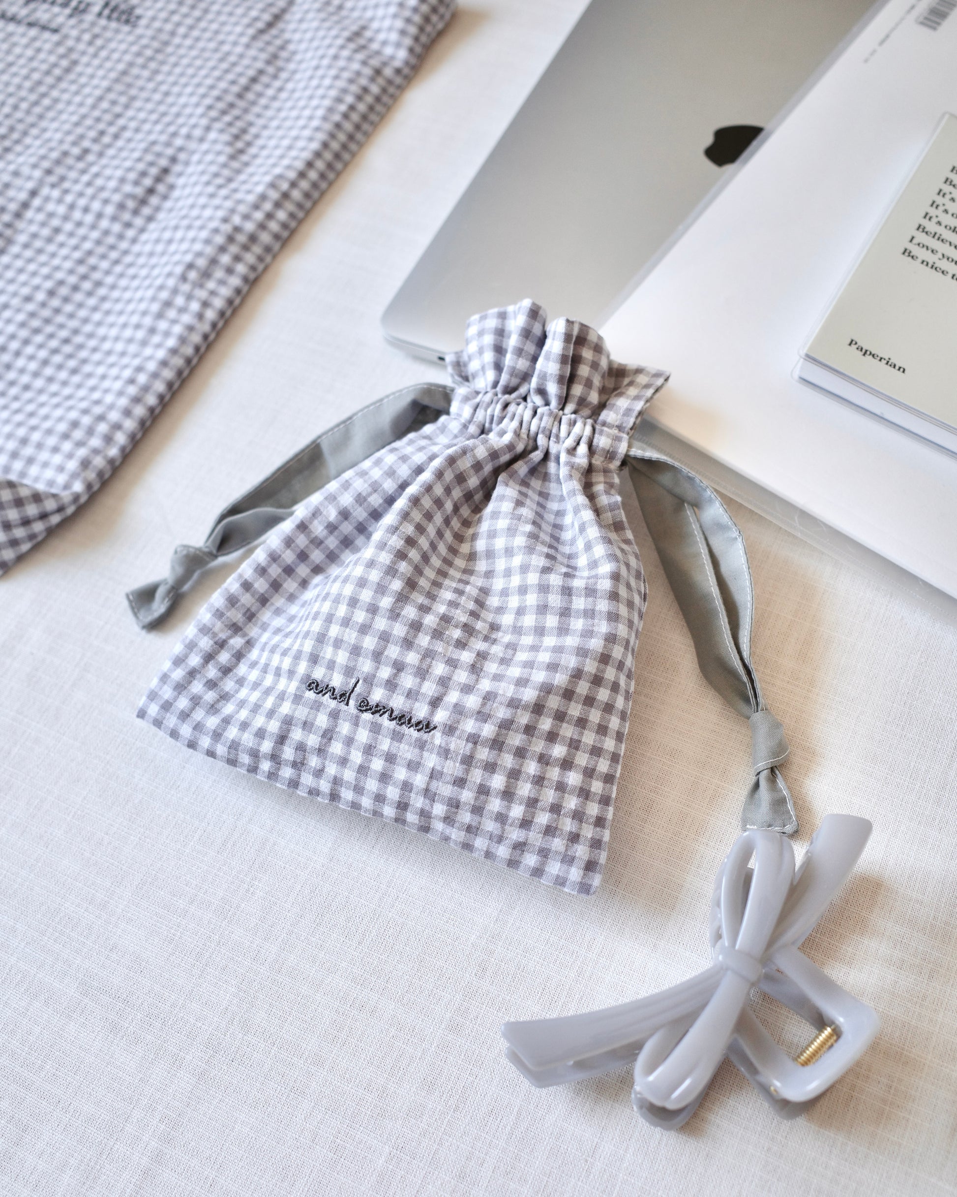checked fabric pouch〈10月上旬〜10月中旬お届け〉