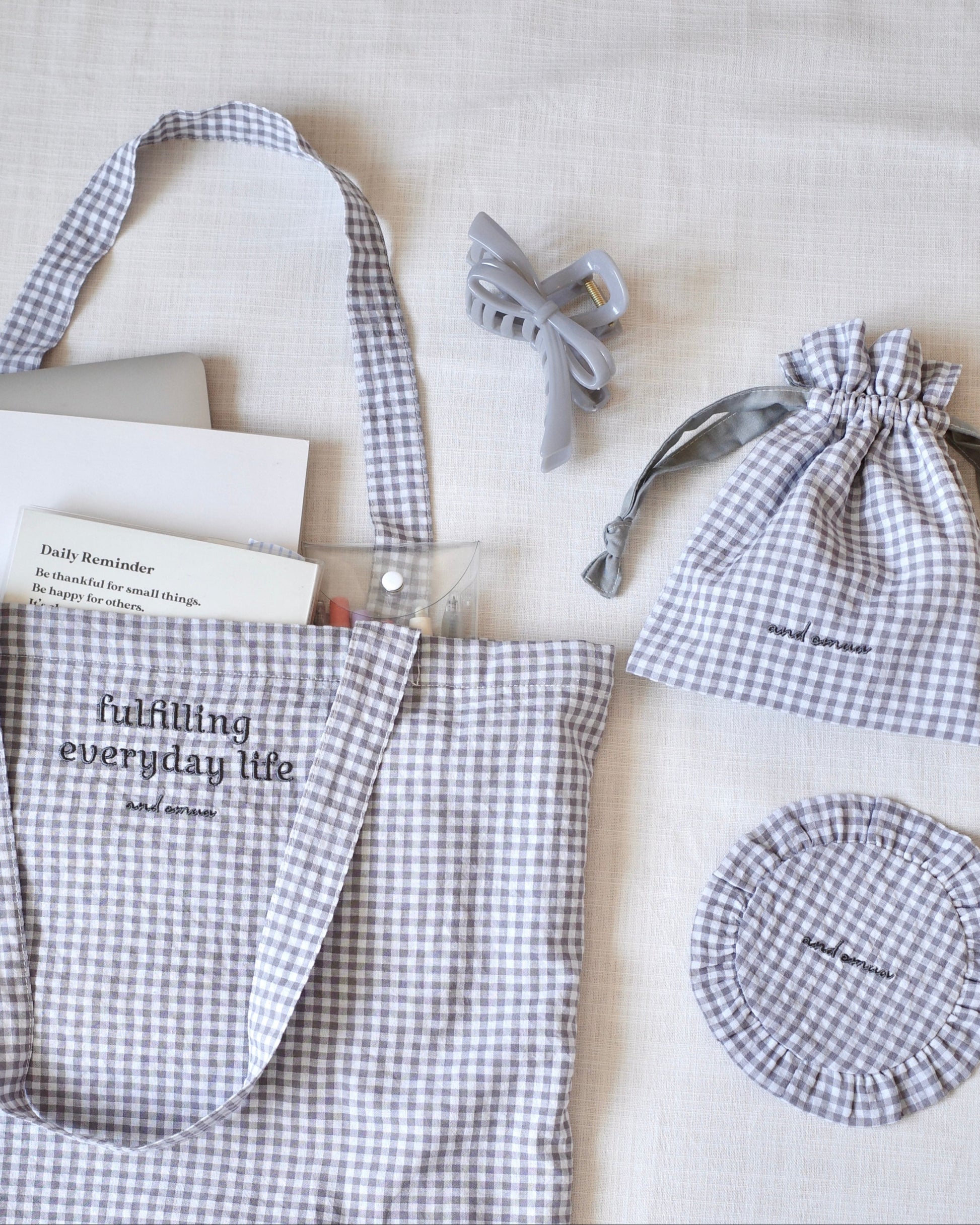 checked fabric pouch〈10月上旬〜10月中旬お届け〉